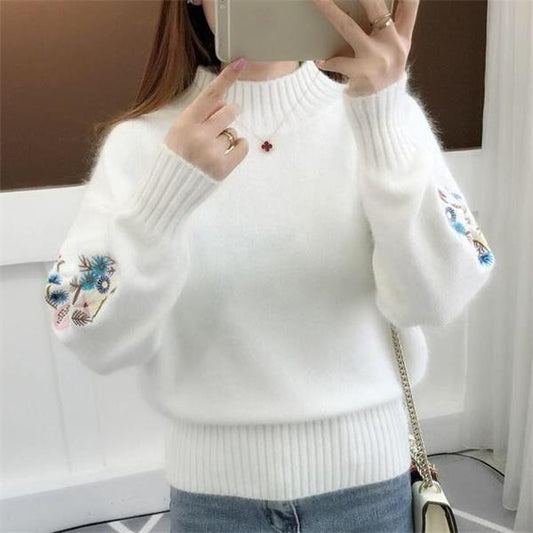 ✨Thick knitted jumper,🧵 adorned with floral embroidery 🍂