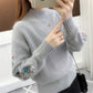 ✨Thick knitted jumper,🧵 adorned with floral embroidery 🍂